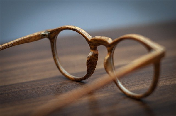 Des lunettes originales à base de bois, un matériau naturel